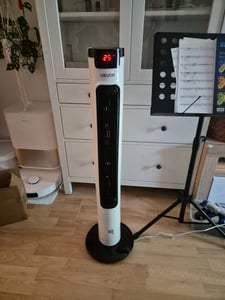 Vežový ventilátor VEVOR 50 W, stĺpový ventilátor s výškou 985 mm, 3 rýchlosti, 3 režimy, časovač na 7,5 hodiny, max. rýchlosť 4,2 m/s, 50° oscilácia, s diaľkovým ovládaním, tichý stojanový ventilátor do spálne, biela farba Fotografia od zákazníka č. 1