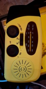 Solar radio,Selbstbetriebenes Kurbelradio mit LED-Taschenlampe,Notfallradio AM/FM Wetter Wind Up Radio, Handkurbel-Dynamo für Notladung von Smartphone Kunden-Foto 14