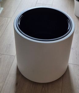 Fioriera elegante con superficie liscia e base conica rialzata - Disponibile in più colori Foto del cliente 3
