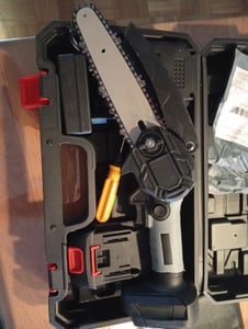 Kettensäge, 6 Zoll 21V Elektrokettensägen mit 2x Batterie 2x Kette 1x Führungsplatte 1x Ladegerät 1x Aufbewahrungsbox, Elektrokettensägen Kunden-Foto 2