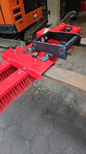 Kehrbesen für Stapler + MS03 Aufnahme 120 cm breite Staplerbesen Kunden-Foto 1