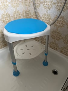 LZQ 360° otočná sprchová stolička Sprchová stolička Stolička do vane 37-53 cm Výškovo nastaviteľná stolička do vane Sprchová pomôcka Sprchové sedadlo Protišmykové sedadlo do vane Fotografia od zákazníka č. 1