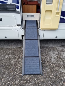 SucceBuy Skládací rampa pro psy, 180 x 43,2 cm, vhodná pro střední a velké psy do 113 kg, s protiskluzovým povrchem z plstěného koberce, praktická pomůcka pro nástup do vozů SUV a nákladních automobilů Fotografie od zákazníka č. 2