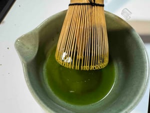 Matcha Set, Japanisches Matcha Set, 5-Teiliges Matcha Besen Set, Bambus Matcha Whisk, Matcha Schale mit Auslauf, Sieb, Löffel, für Matcha-Liebhaber Kunden-Foto 4