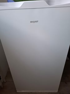 Exquisit Gefrierschrank GS5111-330E weiss | 63 l Nutzinhalt | 4-Sterne-Gefrieren | Gefrierschubladen | Türanschlag wechselbar | Glasablagen Kunden-Foto 2