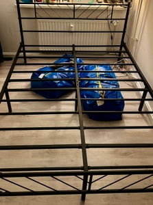 Yaheetech Metallbett Minimalistischer Bettrahmen mit Kopfteil Gästebett mit Lattenrost für Schlafzimmer Gästezimmer 32cm Höhe unter dem Bett 140 x 200 cm Schwarz Kunden-Foto 1