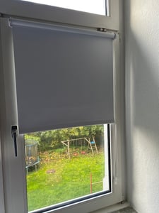 Verduisteringsrolgordijn 75x150 cm, beige. Thermorolgordijn, raamrolgordijn, eenvoudig te bevestigen zonder boren, zijtrekrolgordijn. Zonwering, warmtebescherming, privacy. Rolgordijn Klantenfoto 5