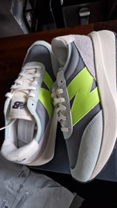 New Balance 370 Wildleder-Sneaker, Grau 40.5 EU Kunden-Foto 1