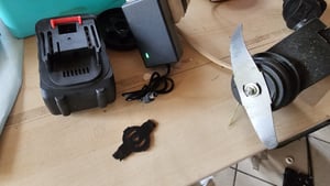 Tondeuse à gazon sans fil 1200 W avec 2 batteries 4000 mAh 21 V, moteur sans balais Tondeuse à gazon Débroussailleuse avec batteries et chargeur Photo du client 1