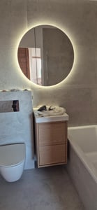 Zrkadlová skrinka s osvetlením Talos Silver Picasso Style Ø80 cm - kúpe??ová zrkadlová skrinka s 2 policami - hliník - zrkadlová zadná stena Foto del cliente 2
