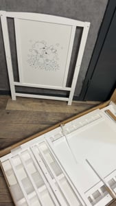 Baby-Delux Babybett Gitterbett Mia Schutzgitter 2in1 weiß 120x60 Bärchen mit Schublade Kunden-Foto 1