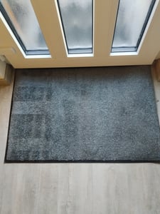 Fußmatte Monochrom rutschfeste waschbare Schmutzfangmatte Schwarz 90x120 cm Kunden-Foto 2