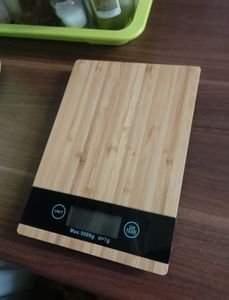 Digitale Küchenwaage bis 5 kg mit Tara-Funktion, LCD-Anzeige und gehärtetem Glas – Präzisionswaage, Digitalwaage, Haushaltswaage aus Bambus, Retoo Kunden-Foto 1