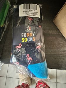 Footstar Bunte Fantasiesocken für Damen und Herren (6 Paar) Lustige Baumwollsocken – Zitronenflamingo Kunden-Foto 4