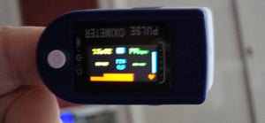 Finger Pulsoximeter Sauerstoff Puls SpO2 Messgerät Oximeter SpO-2 Pulsoxymeter Kunden-Foto 2