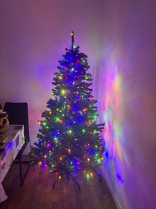 COSTWAY 180cm LED Künstlicher Weihnachtsbaum mit 1000 PVC Spitzen, 350 LED, 11 Lichtmodi, 5 Farbwechsel & Metallständer Tannenbaum Christbaum Grün Kunden-Foto 6