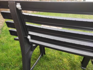 CASARIA® Zahradní lavice Plastová lavice odolná proti povětrnostním vlivům Nosnost 240 kg Opěradlo 3 nohy 145x46cm Zahradní balkonová lavice Ergonomická antracitová barva Fotografie od zákazníka č. 6
