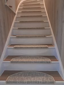 Floordirekt Stufenmatten Alto, Treppenschutz Stufenmatten in halbrund, rutschhemmend mit Winkelschiene & Klebestreifen, Treppenmatte innen - beige Kunden-Foto 7
