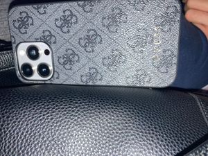 Guess 4G Metall Gold Logo Etui Für Iphone 15 Pro Max - Grau Kunden-Foto 1