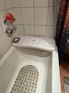 Koupelnová deska 70x31cm Koupelnová sedačka Dospělí senioři 41-63cm Nastavitelná koupelnová deska pro sezení PP materiál Sedací deska Černá rukojeť CEEDIR Fotografie od zákazníka č. 1