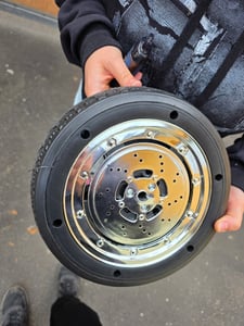 Hulajnoga elektryczna dla dzieci Vespa | Z kołami treningowymi - Reflektor - Otwierana walizka - Elektryczny pojazd dla dzieci - Klakson i muzyka - Od 3 lat (różowy) Zdjęcie produktu od klienta nr 1