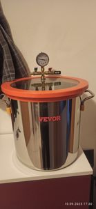 Pompa per vuoto VEVOR con camera a vuoto da 19L Pompa per vuoto da 100L/min 150W AC 220V/50HZ 1440rpm 5pa Capacità olio 250ml Unità per vuoto HVAC Pompa per vuoto di raffreddamento per stabilizzazione del legno degassificazione della resina Foto del cliente 1
