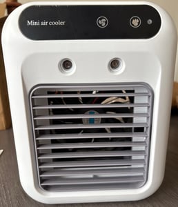 Mini Klimaanlage,USB Tragbarer Ventilator Luftkühler mit 2 Windgeschwindigkeiten,Doppelnebelspra,500ml Wassertank,Leiser Weiß Standventilatoren Kunden-Foto 1