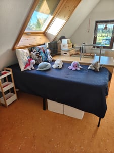UISEBRT Cadre de lit moderne Lit métallique 140x200 cm - Lit plateforme en acier d'une hauteur de 41,5 cm, espace de rangement sous le lit pour la chambre à coucher et la chambre d'amis Photo du client 1