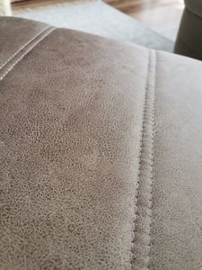 Hela Tische, 4er Set Esszimmerstuhl, Vierfußstuhl Susi - Kunstleder Beige - Metallgestell verchromt - Bügelgriff - Steppnähte -Belastbarkeit ca. 120kg Kunden-Foto 2