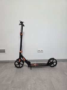 Kinder Scooter mit Handbremse, LED-Leuchträdern, Kinderroller ab 6 Jahren, 200mm Räder, höhenverstellbar, faltbar, Tragegurt, breites Deck, bis 100 kg Kunden-Foto 2