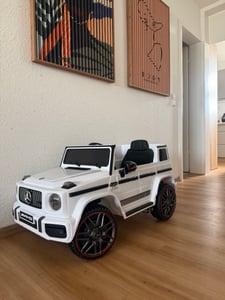 Mercedes-Benz G 63 G63 AMG V8 Biturbo Kinderauto Kinderfahrzeug Kinder Elektroauto 12V  / 2x Motoren / Öffnende Türen (Weiß) Kunden-Foto 2
