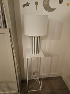 HowHomely Modern Pflanzenständer, Blumenhocker aus Metall Weiß 70 cm Höhe - Blumenständer für das Haus Kunden-Foto 5