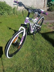 Bergsteiger Kodiak 24 Zoll Kinderfahrrad, geeignet für 8, 9, 10, 11 Jahre, Scheibenbremse, Shimano 21 Gang-Schaltung, Mountainbike mit Vollfederung, Mädchen-Fahrrad Kunden-Foto 1