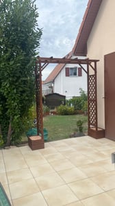 Arco da giardino COSTWAY con 2 fioriere, arco da giardino 208 x 55 x 220 cm, arco per l'ingresso del giardino, arco per piante rampicanti, supporto per piante rampicanti in legno di abete marrone Foto del cliente 1