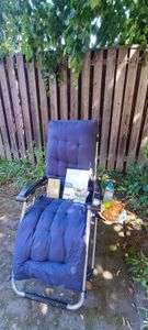 tillvex® Liegestuhl klappbar bis 200 kg Anthrazit | Sonnenliege wetterfest für Balkon, Garten & Terrasse | Outdoor Liege verstellbar mit dickem Polster | Relaxliege mit Nackenkissen, Getränkehalter & Auflage Kunden-Foto 6