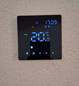 8X Smart WiFi termostat, hlas, aplikace Tuya, programovatelná regulace teploty, krytí IP20, automatický/manuální režim, digitální termostat pro vodní podlahové vytápění 3 A Fotografie od zákazníka č. 1