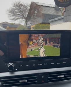Ottocast Play2Video Pro Wireless Adapter für Autos mit eingebautem Apple Carplay Android Auto / vorinstallierte Anwendungen Netflix YouTube Spotify IPTV / Android 12 Kunden-Foto 1