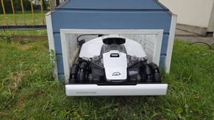 Mähroboter Mammotion LUBA Mini 2 AWD 1000, ohne Kabel, für bis zu 1000m², Triple-Kamera-KI + NetRTK, Randmähen, DropMow, 80% Steigung, 4G Moudel, APP Kunden-Foto 1