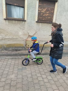 Radfahr-Lernhilfe - Schiebestange & Haltestange für Dreiräder & Kinderfahrräder (650086) Kunden-Foto 1