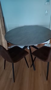 Klappbarer Esstisch fš¹r 2-6 Personen, Runder Klapptisch mit Doppel-X-Stahlrahmen, Dicke Tischplatte, Zementgrau Kunden-Foto 1