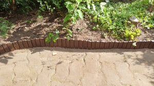 GARDENIX - Bordatura per prato in plastica effetto legno, 2,3 metri, 4 moduli - ideale per delimitare aiuole in giardino Foto del cliente 1