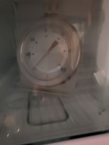 Merax Kühl-/Gefrierkombination mit verstellebare Ablage und Füße, Kühlschrank mit LED-Beleuchtung, 101.8 cm hoch, 42.5 cm breit, 106 L, Silbrig Kunden-Foto 2
