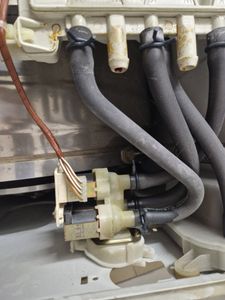 3-Fach Magnetventil Ventil passend für Miele Waschmaschine 1678013 (Ausgang 1 reduziert, 230V) Kunden-Foto 1