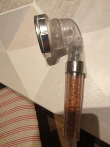 Wassersparender Duschkopf mit Mineralsteinen, Duschbrause mit 3 Wasserstrahl-Einstellungen, Druckerhöhender Sparduschkopf mit Filter-Funktion für weiches Wasser Kunden-Foto 4