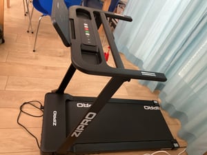 Zipro Laufband Elektrisch Colt – Klappbares Fitnessgerät für Zuhause Bis 12 km/h & 3-Stufen Steigung Leiser Motor mit Dämpfungssystem & Pulsmessung Kunden-Foto 8