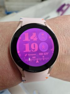 Samsung Galaxy Watch FE (40 mm, BT), 3,05 cm (1.2"), AMOLED, Touchscreen, 16 GB, GPS, 26,6 g Kunden-Foto 1