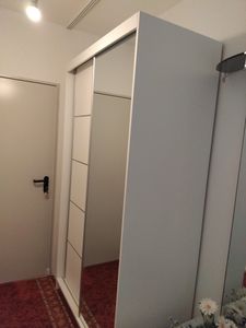 Schwebetürenschrank Kleiderschrank GAP 120 cm Schrank Garderobe Spiegel. Farbe Weiß. Möbel vom Hersteller! Kunden-Foto 2