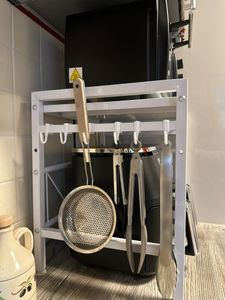 Küchenregale, Ausziehbarer Mikrowellenständer mit 6 Haken, 40-64cm ausziehbarer Mikrowellen Regal, Gewürzregal, Mikrowellenhalterung, Organizer mit 6 Haken, bis 30kg, Schwarz Kunden-Foto 14