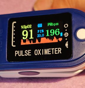 Pulsoximeter für den Finger zur Pulsmessung und Sauerstoffsättigung FÜR DEN FINGER Kunden-Foto 2