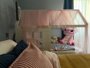 Flieks Kinderbett 80x160cm, Kinderbett mit Rausfallschutz, Hausbett mit Schubladen und Lattenrost, Einzelbett Massivholzbett, Weiß Kunden-Foto 1